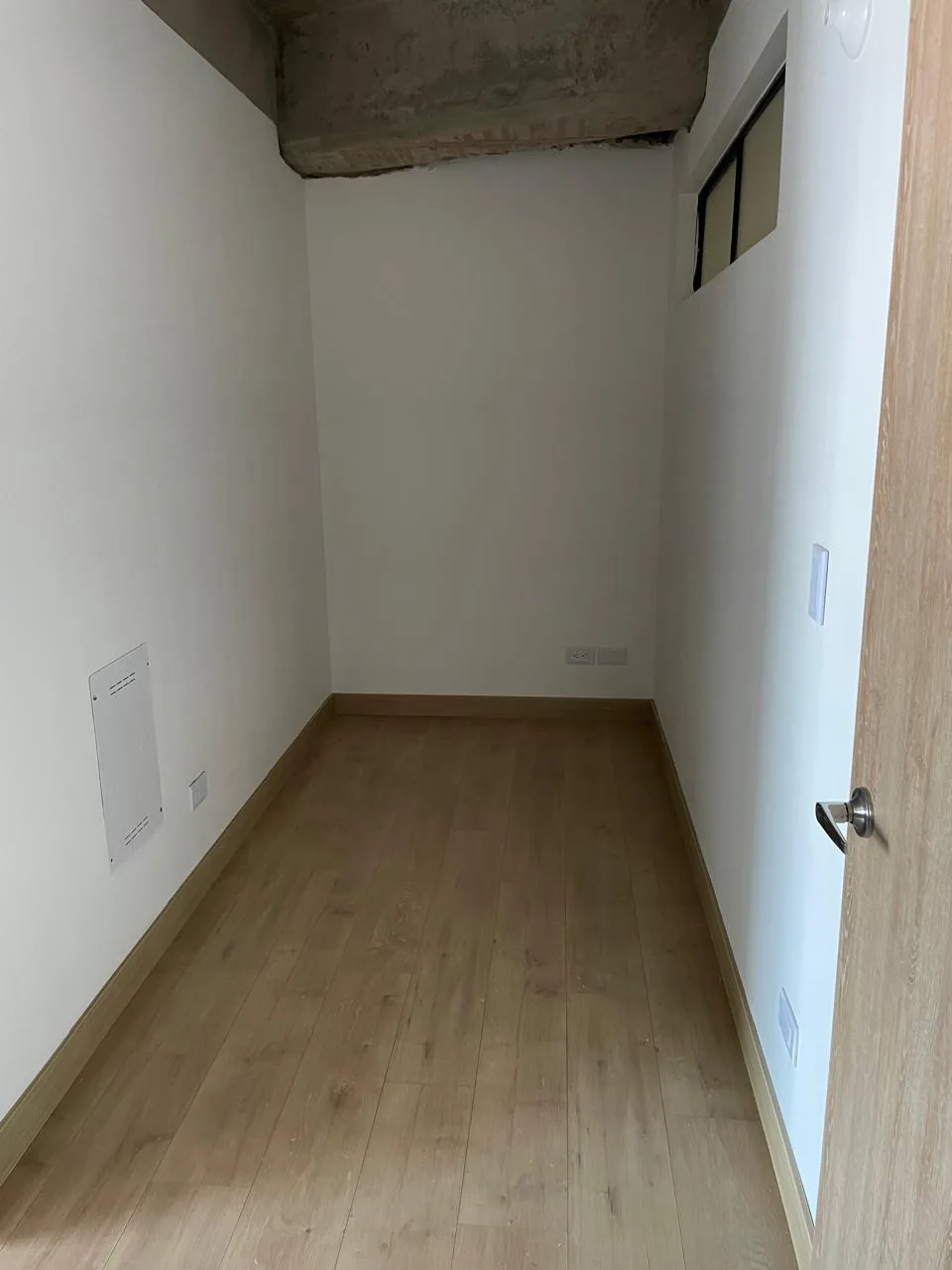 Espacio independiente del apartamento, pensado para estudiar o trabajar desde casa.